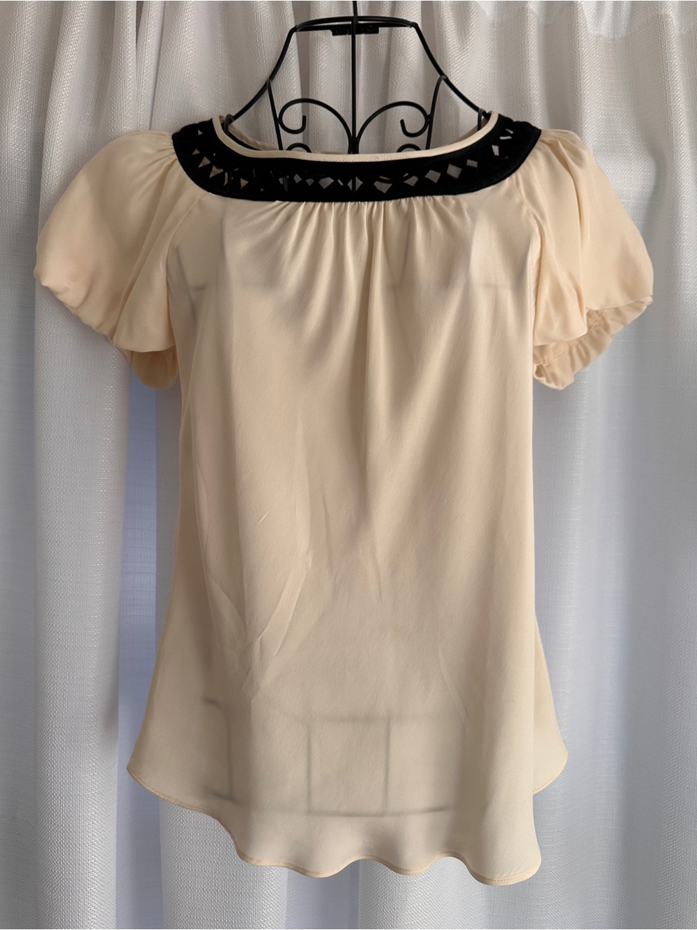 Banana Republic 100% Silk Cream Short-Sleeve Blouse with Black Cutout Neckline